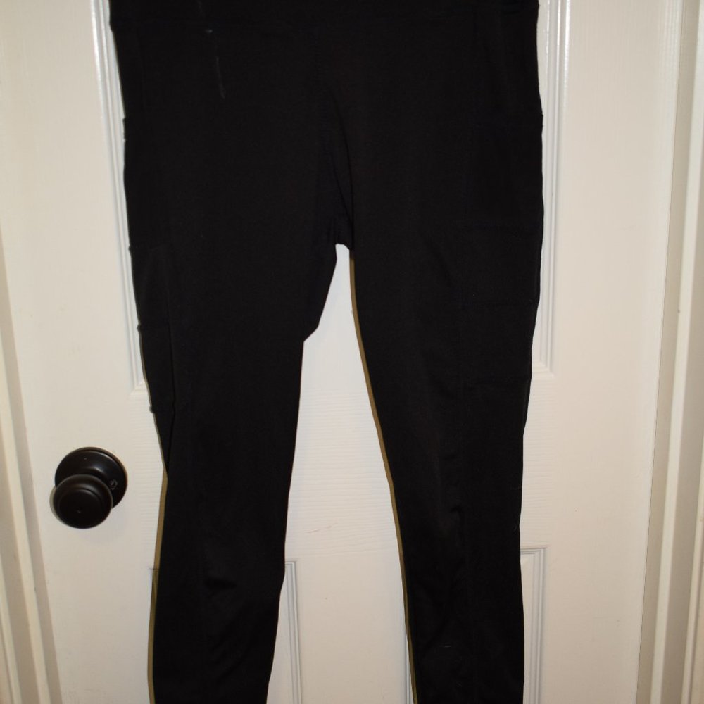 Black Athletic Leggings with Mesh Pockets